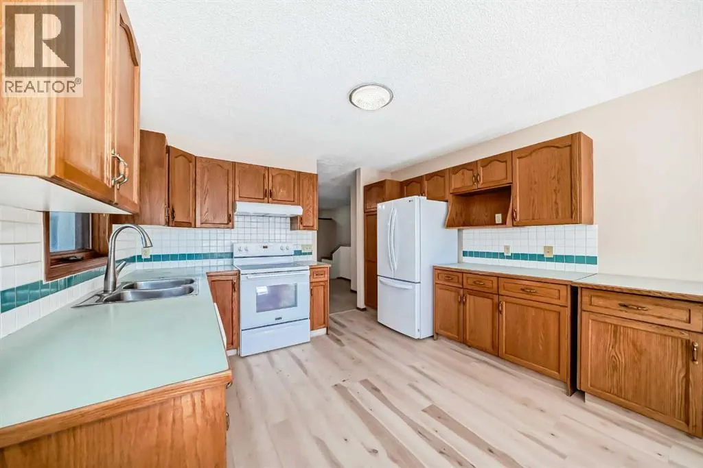 247 SHAWINIGAN Drive SW