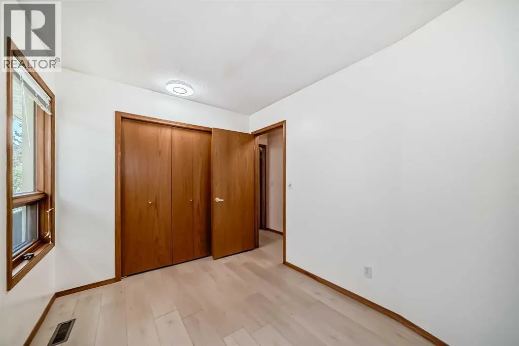 247 SHAWINIGAN Drive SW