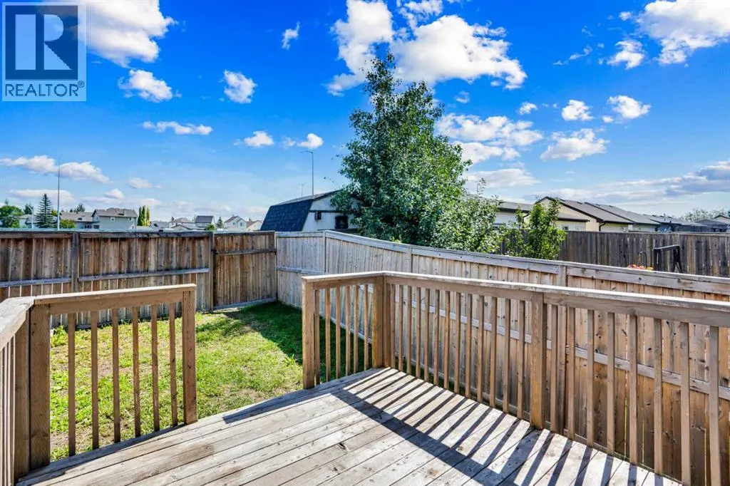 221 Elgin Meadows Park SE