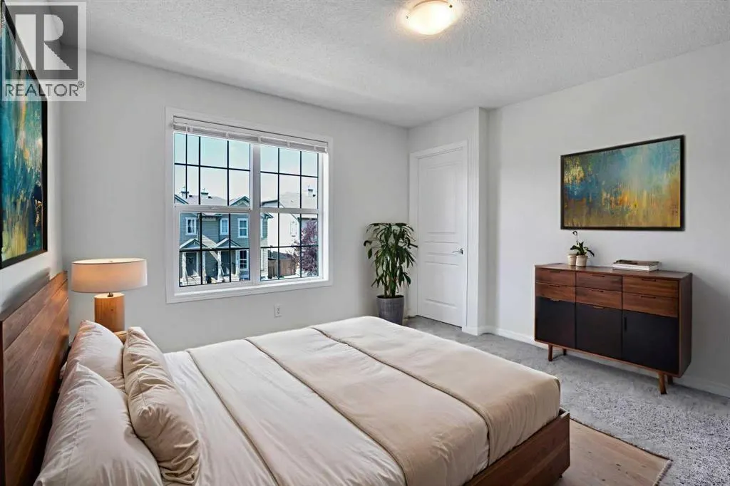 221 Elgin Meadows Park SE