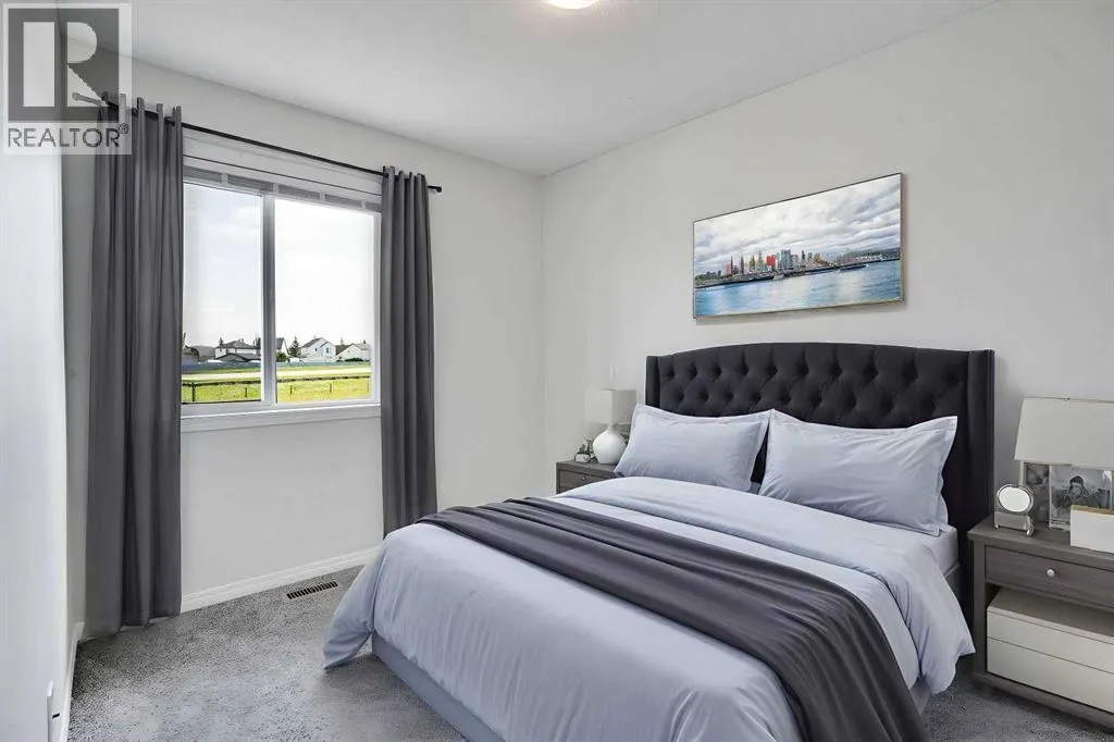 221 Elgin Meadows Park SE