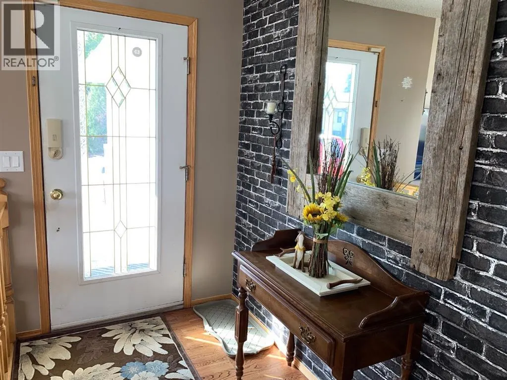 121 7 Street W