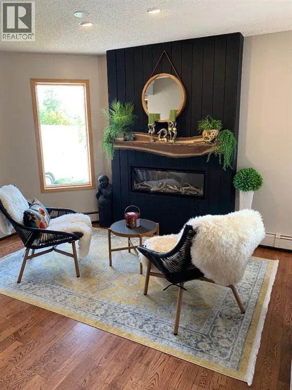 121 7 Street W