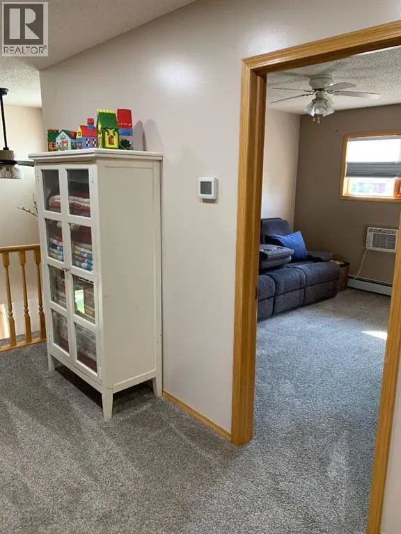 121 7 Street W