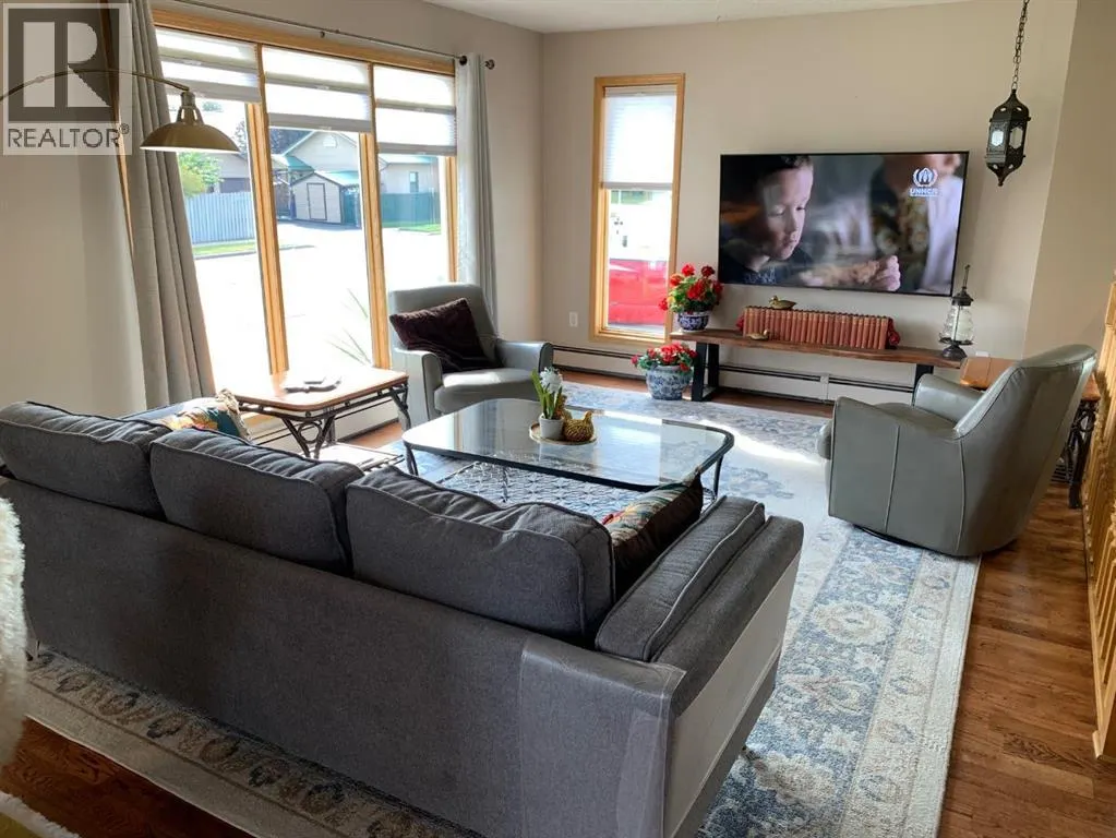 121 7 Street W