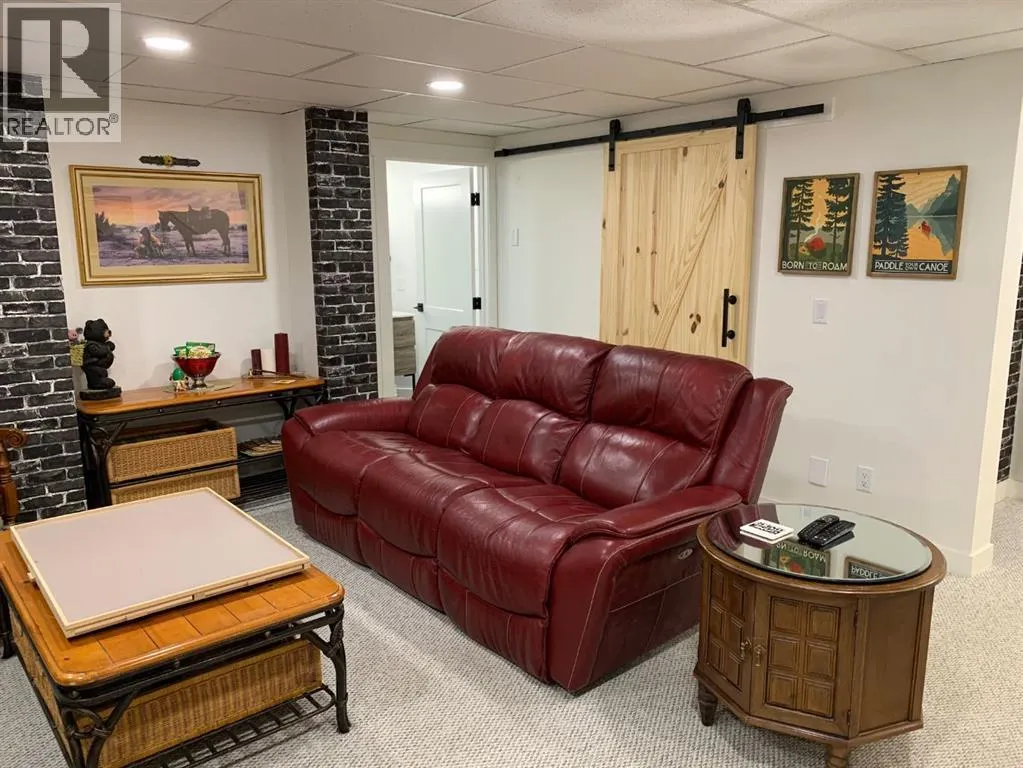 121 7 Street W