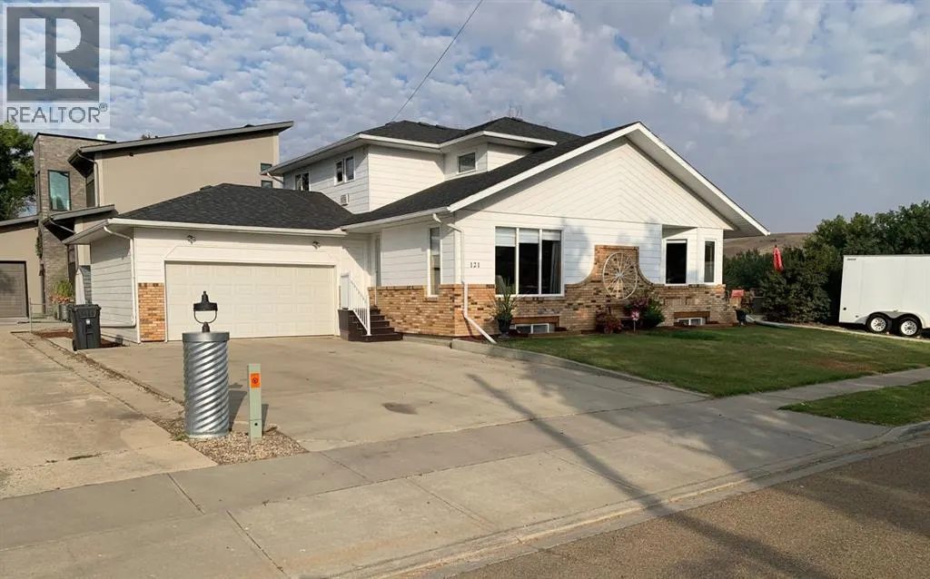 121 7 Street W