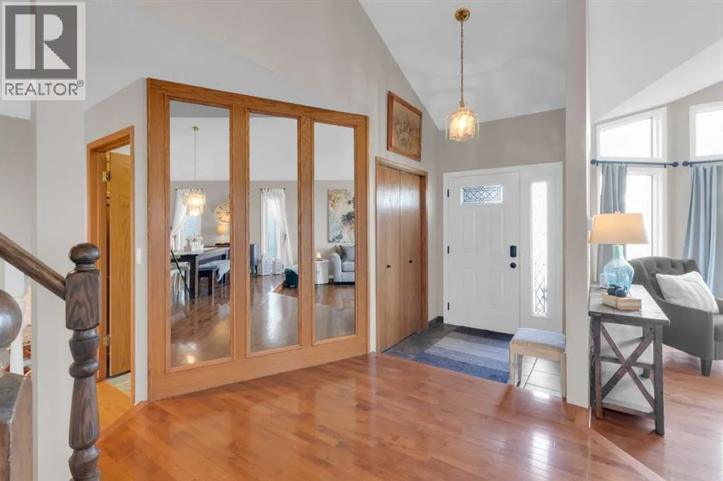 240 Woodbriar Place SW