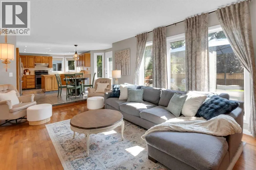 240 Woodbriar Place SW