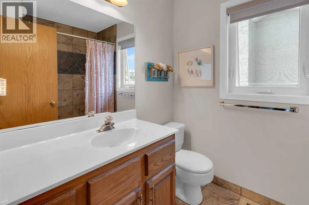240 Woodbriar Place SW