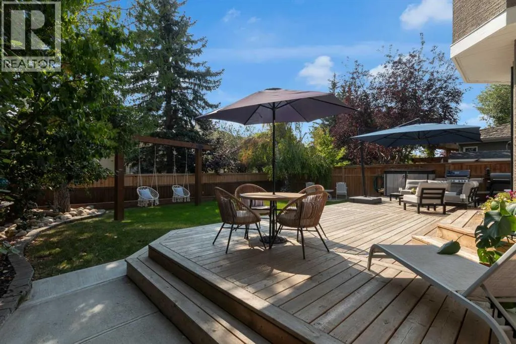 240 Woodbriar Place SW