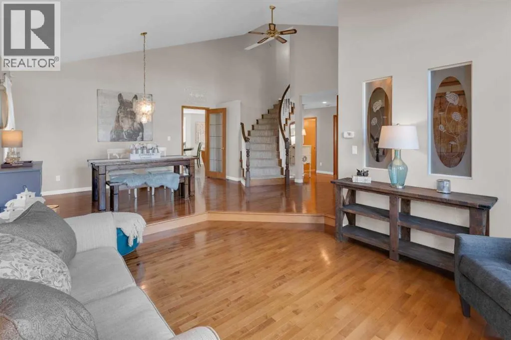 240 Woodbriar Place SW
