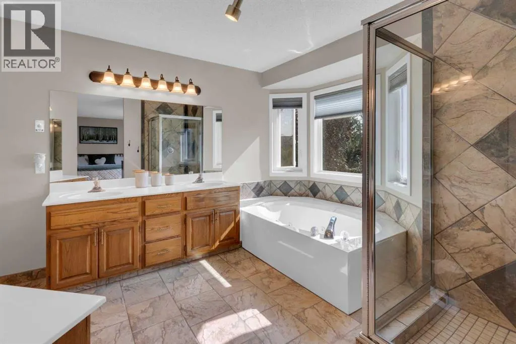 240 Woodbriar Place SW