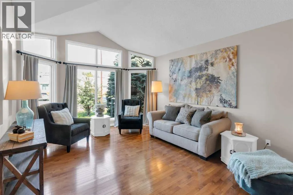 240 Woodbriar Place SW