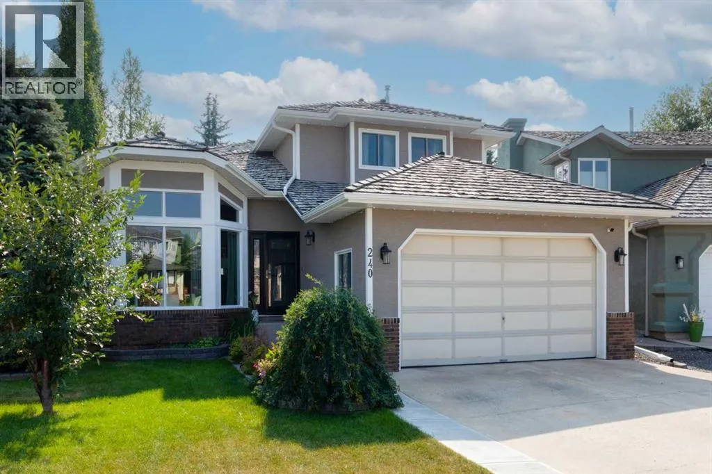 240 Woodbriar Place SW