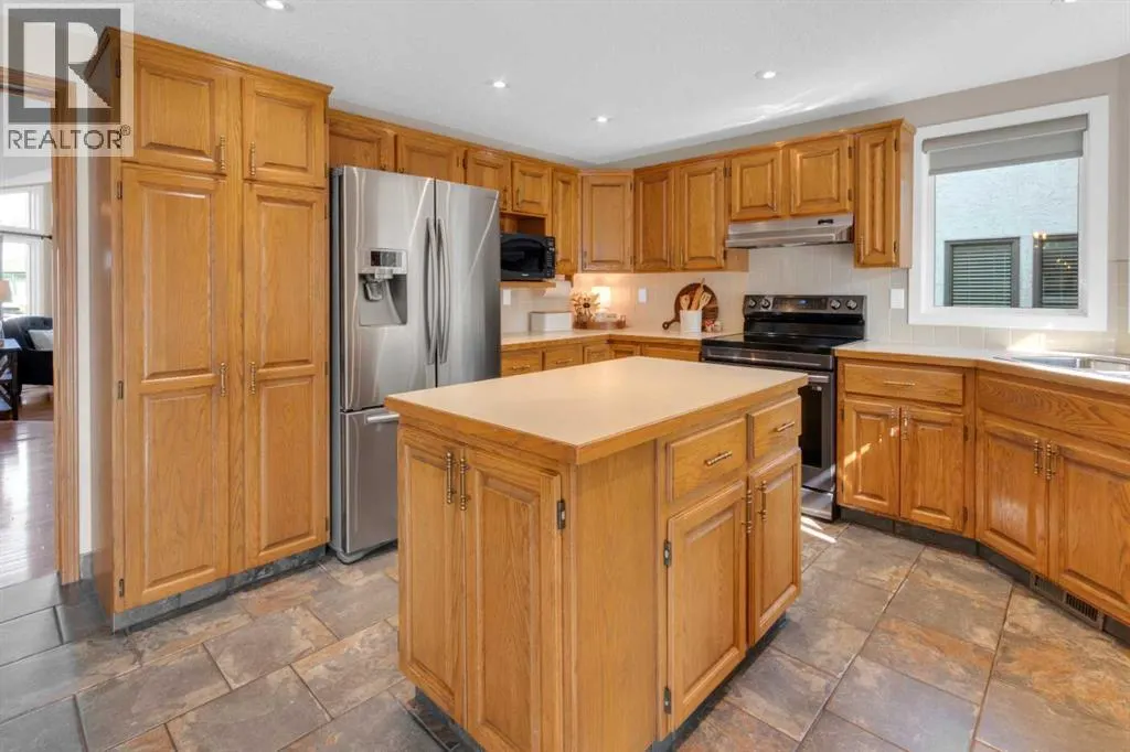 240 Woodbriar Place SW