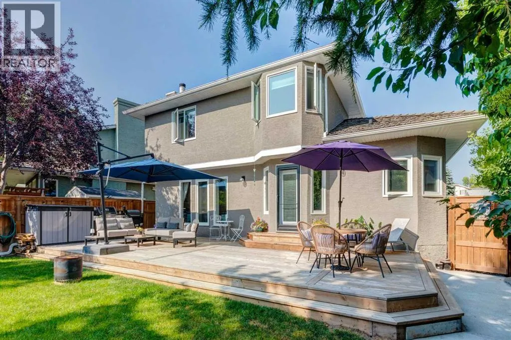 240 Woodbriar Place SW