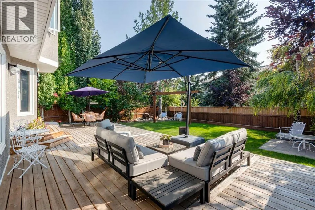 240 Woodbriar Place SW