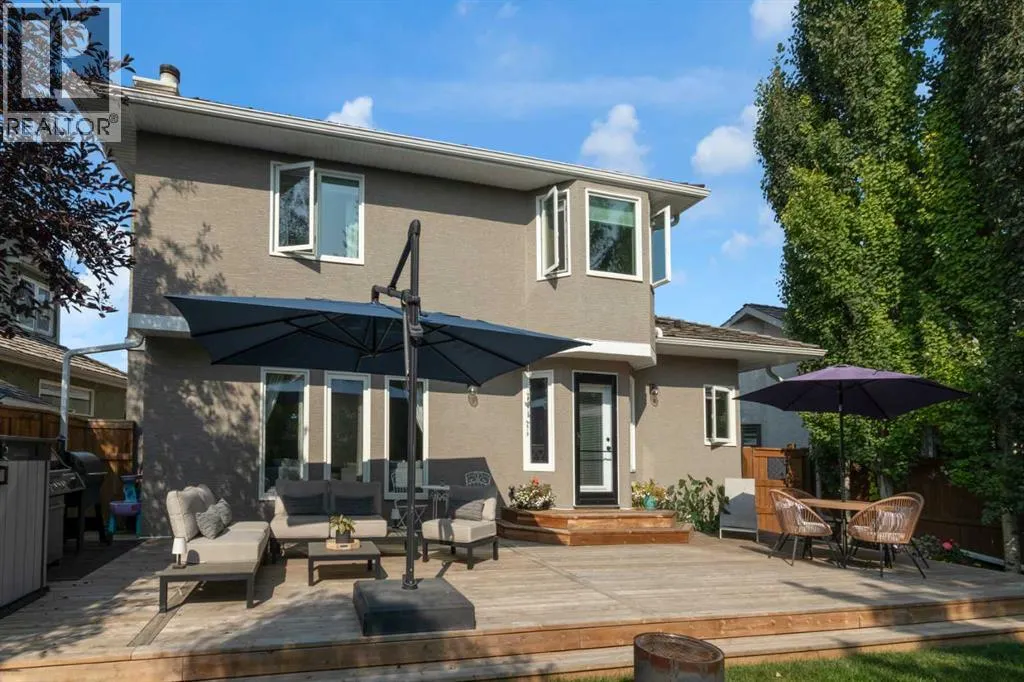 240 Woodbriar Place SW