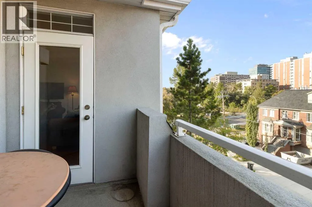 404, 2422 Erlton Street SW