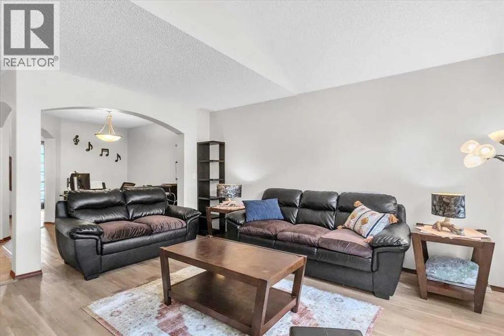 86 Silverado Range Heights SW