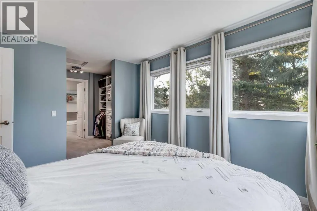 24 Coachway Green SW