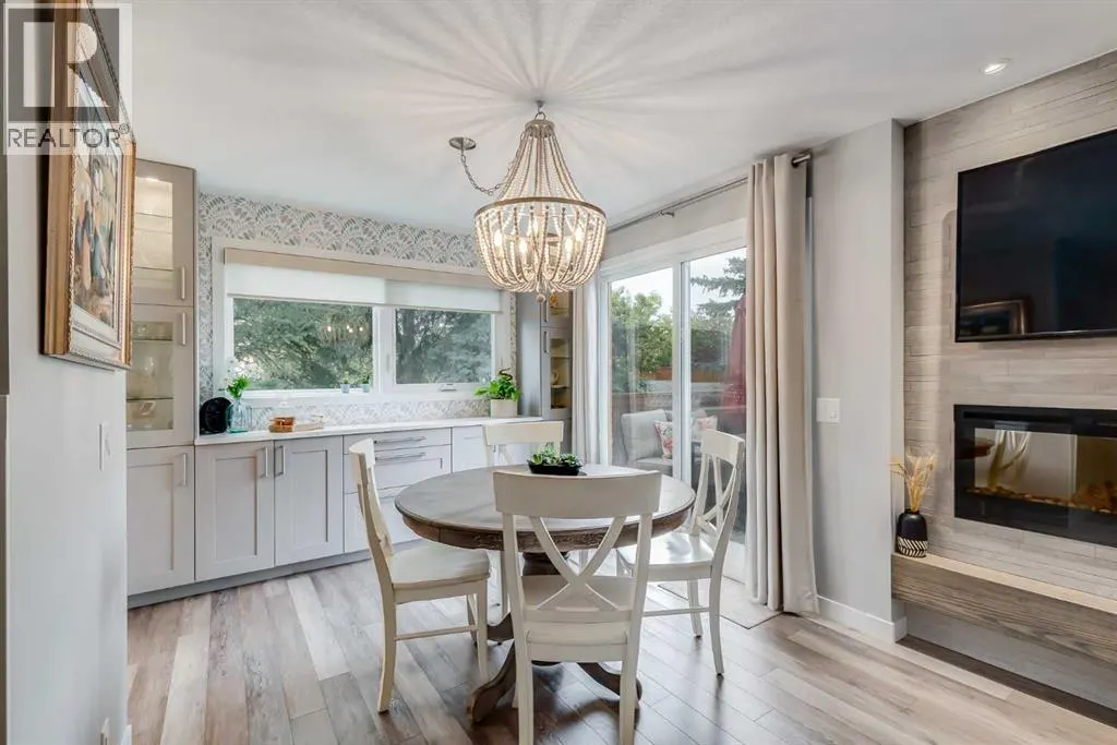 24 Coachway Green SW
