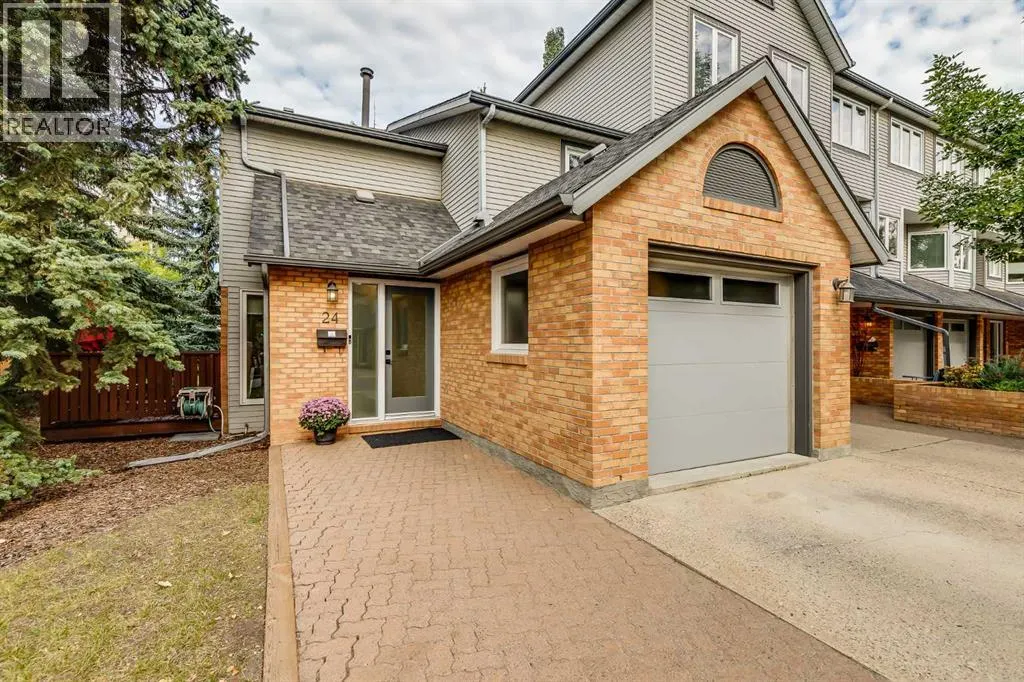 24 Coachway Green SW