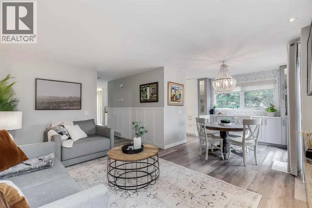 24 Coachway Green SW