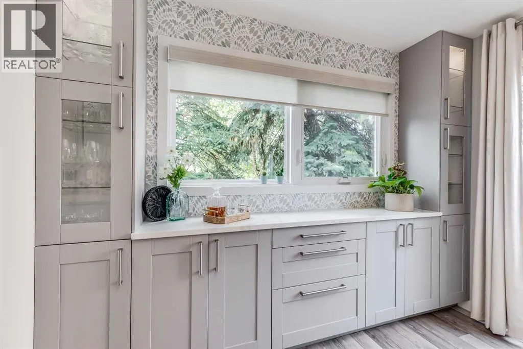 24 Coachway Green SW