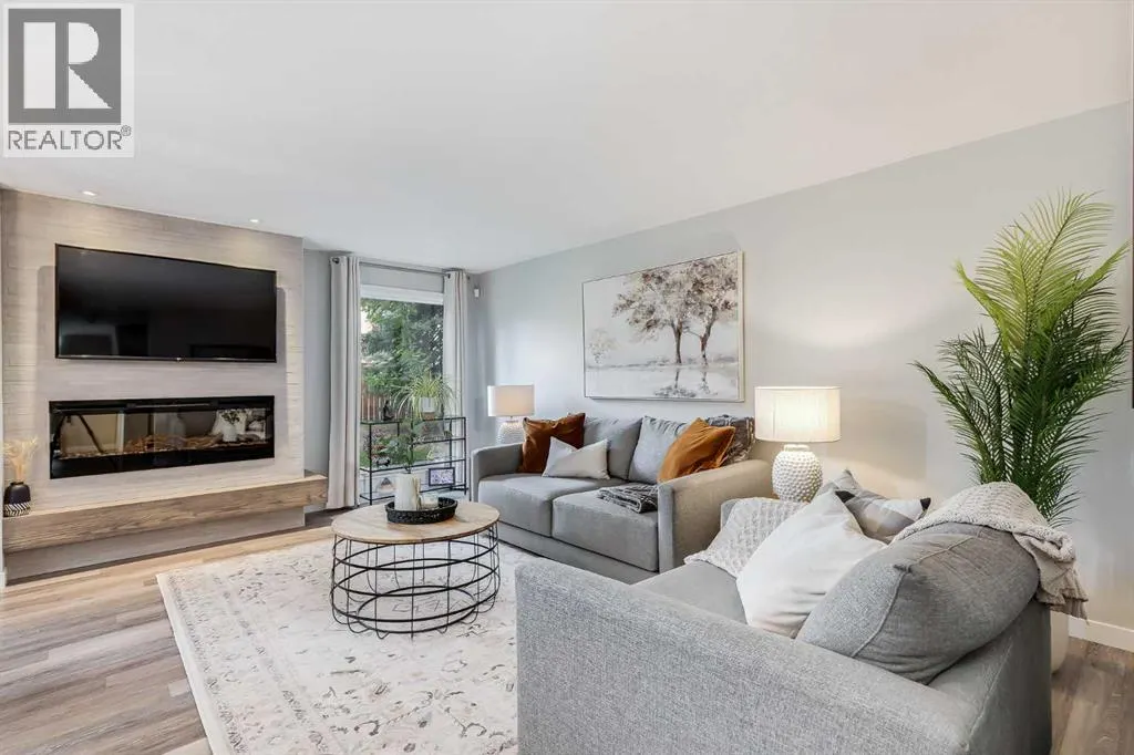 24 Coachway Green SW