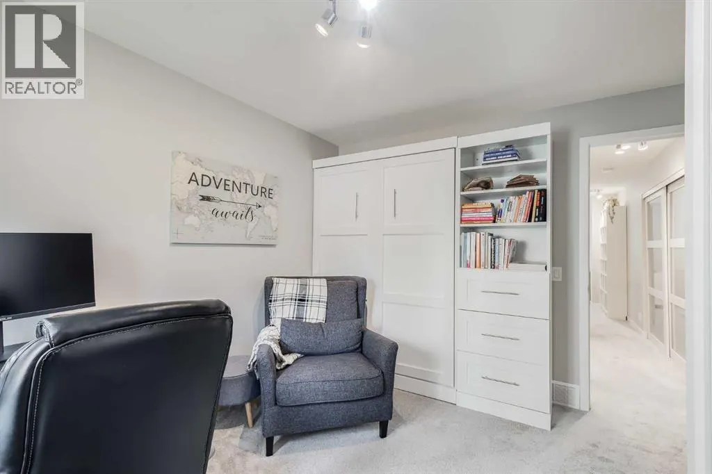 24 Coachway Green SW