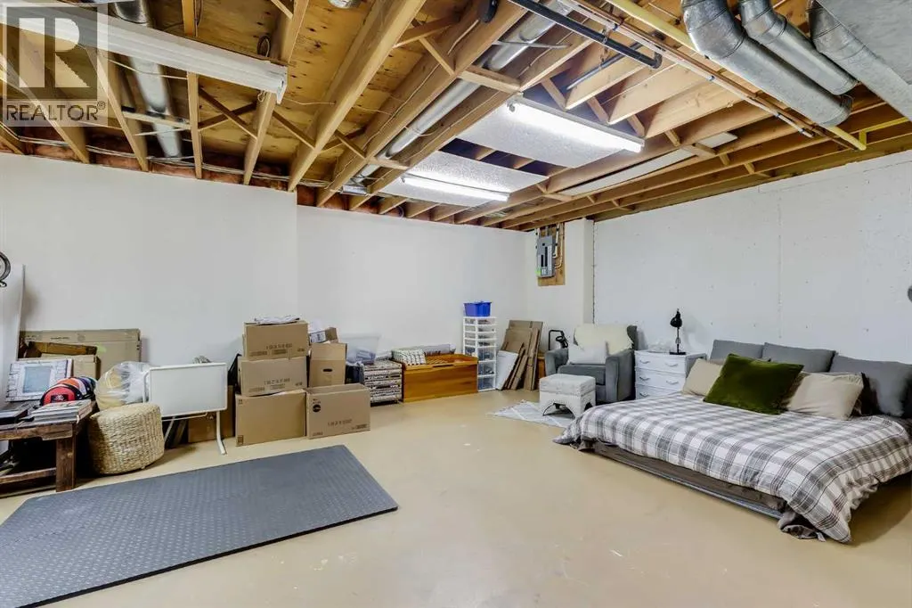 24 Coachway Green SW