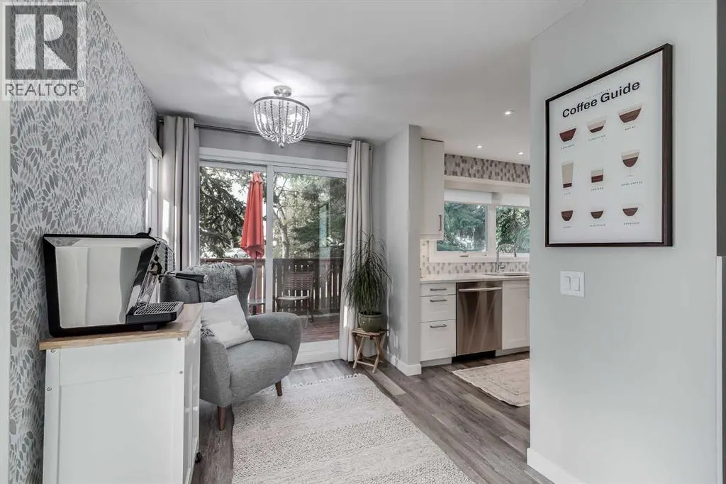 24 Coachway Green SW