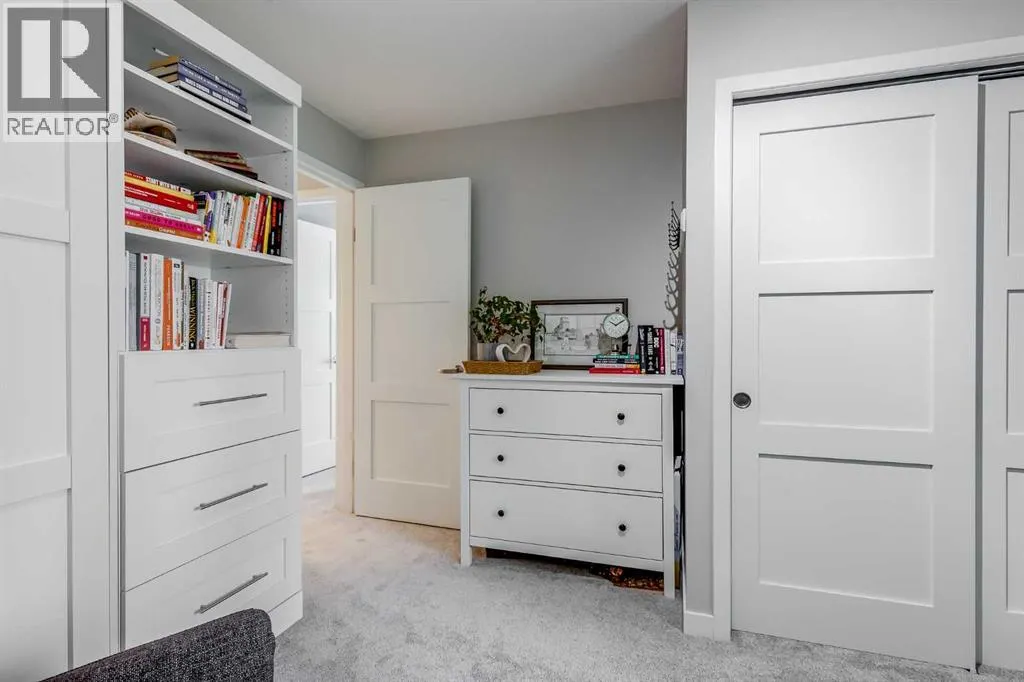 24 Coachway Green SW
