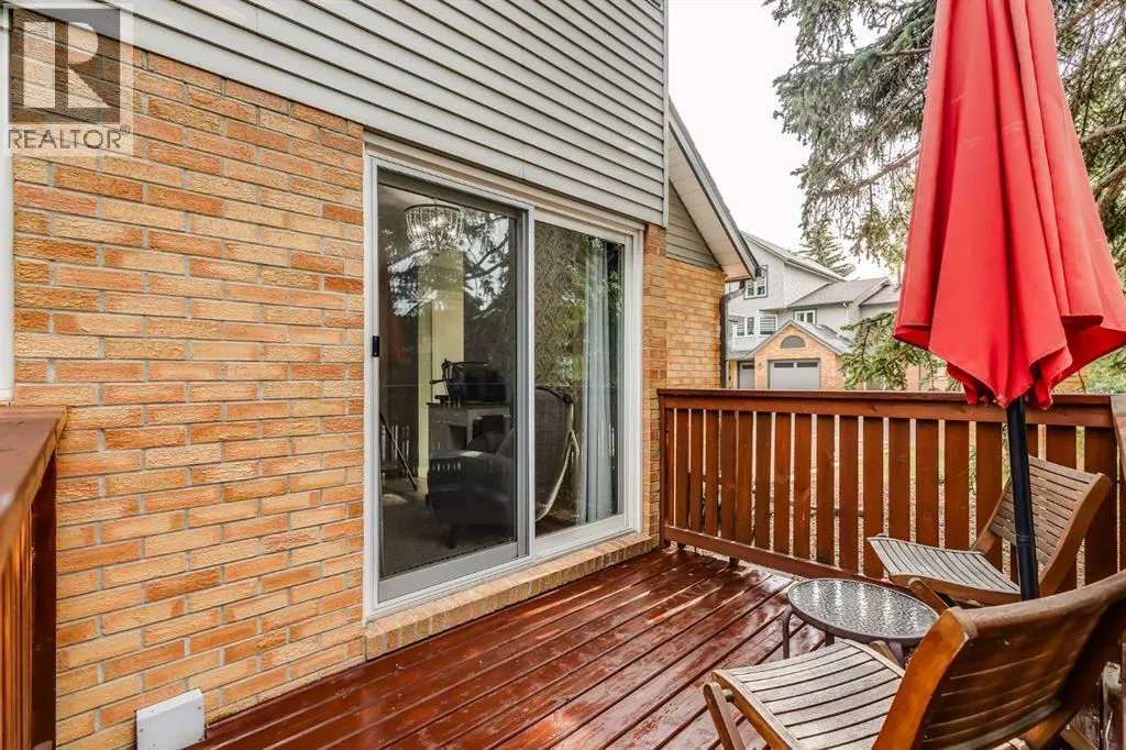 24 Coachway Green SW