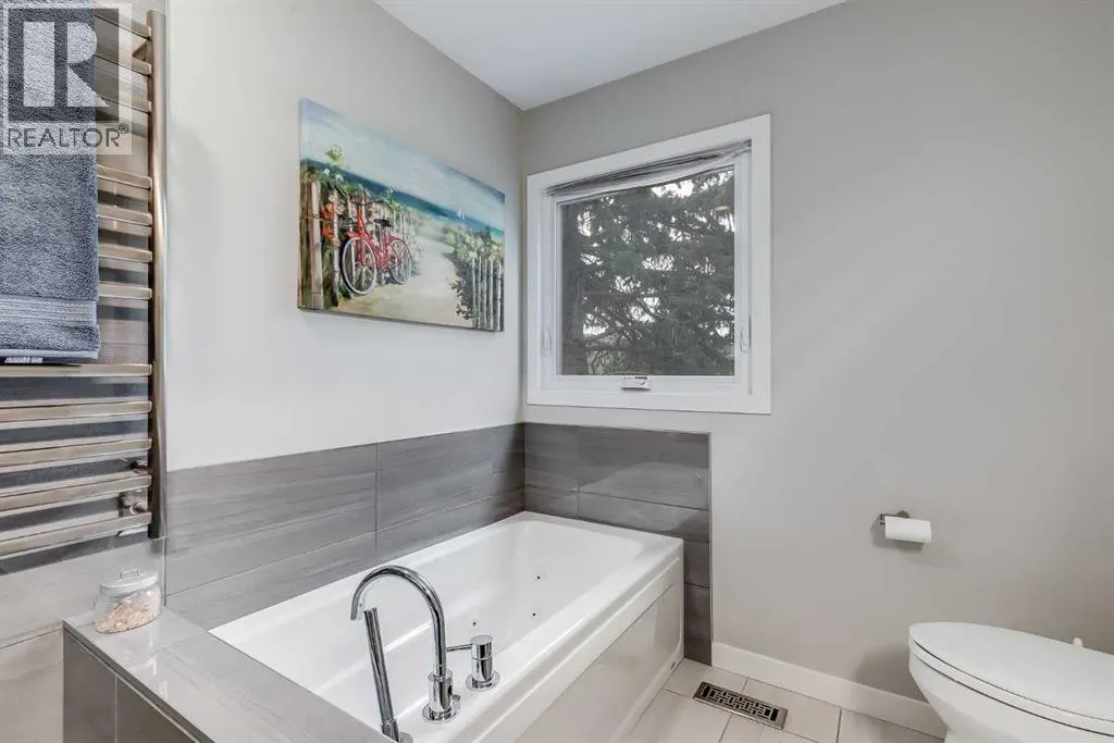 24 Coachway Green SW