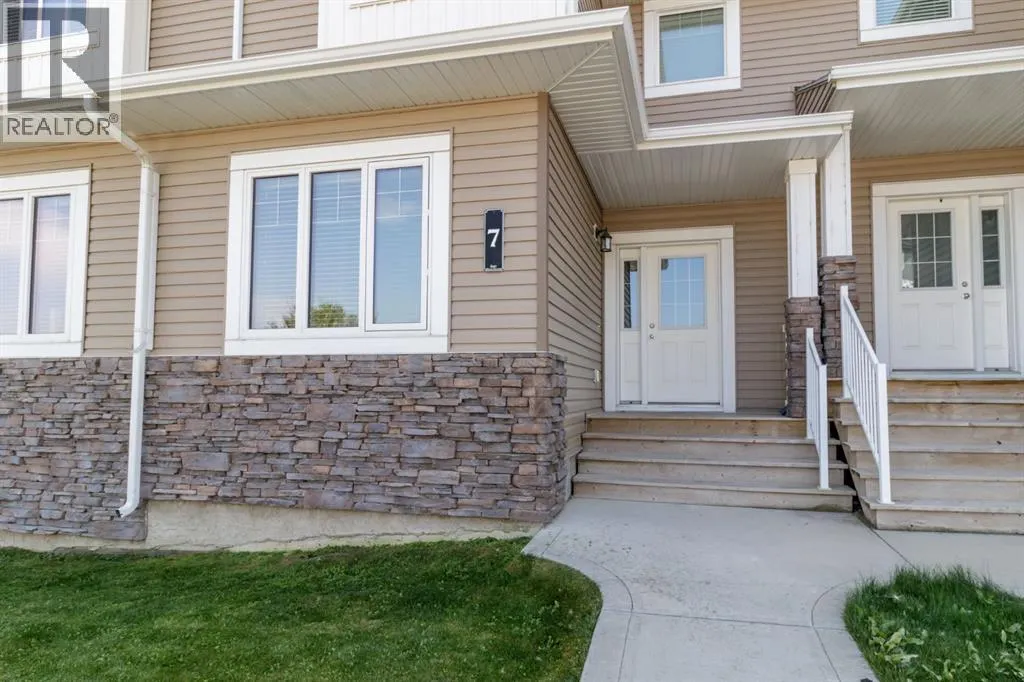 7 Crestview Boulevard