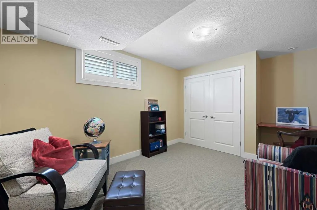 41 Strathridge Crescent SW