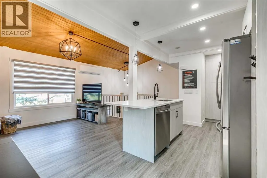 1004, 11010 Bonaventure Drive SE