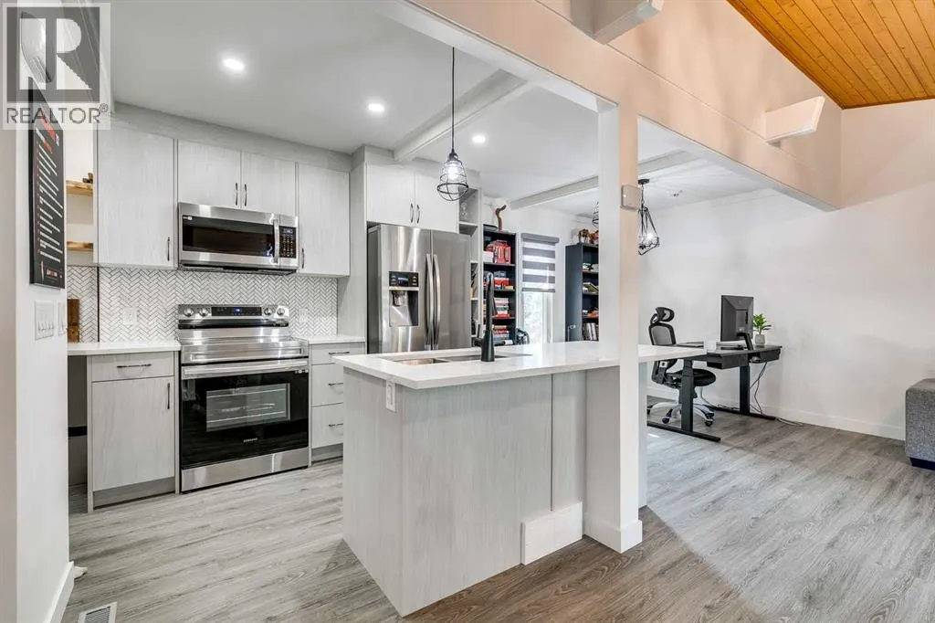 1004, 11010 Bonaventure Drive SE