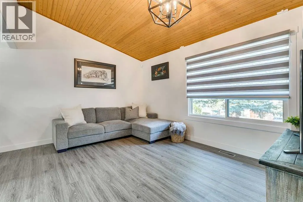 1004, 11010 Bonaventure Drive SE