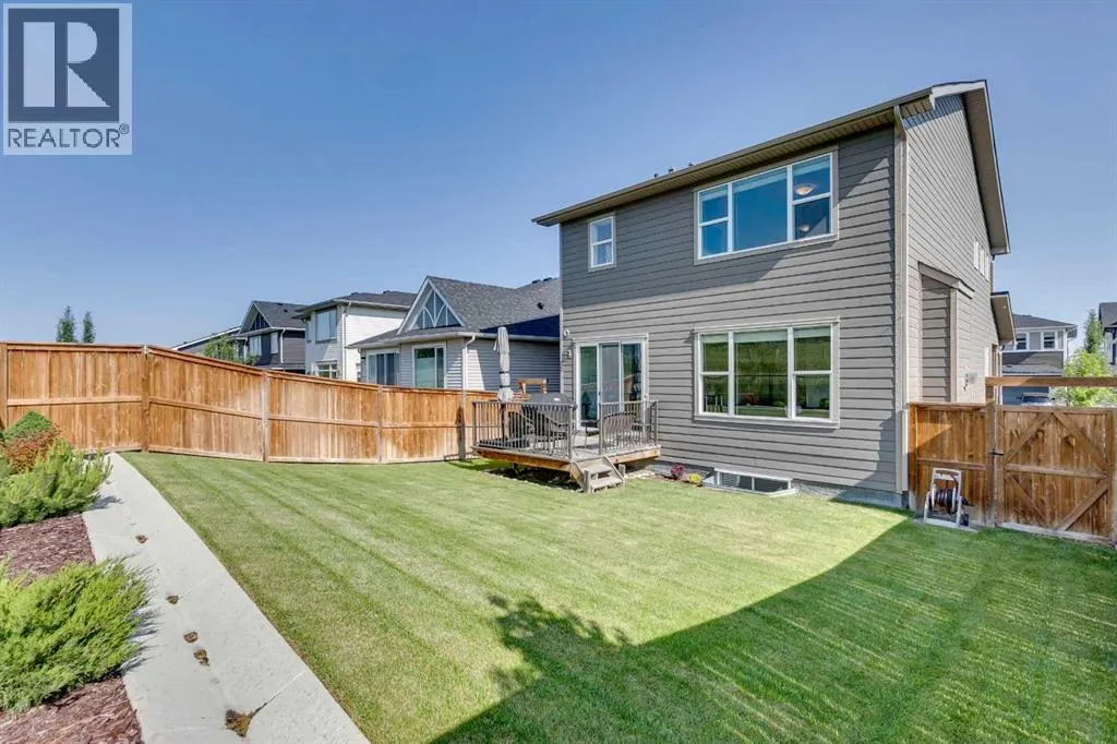 64 Crestbrook View SW