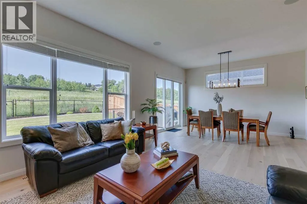 64 Crestbrook View SW