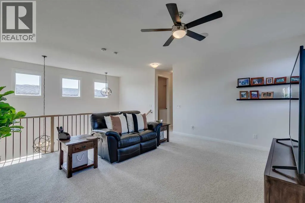 64 Crestbrook View SW
