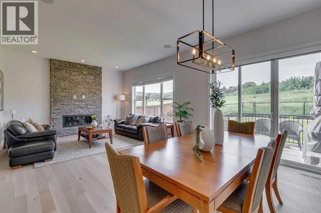 64 Crestbrook View SW