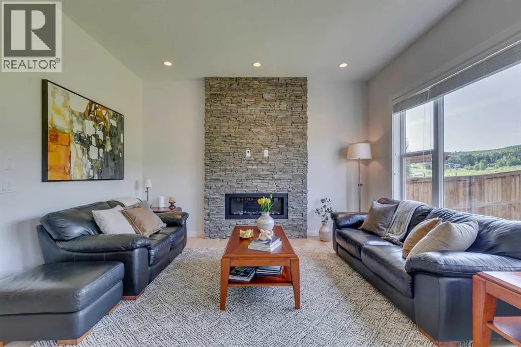 64 Crestbrook View SW