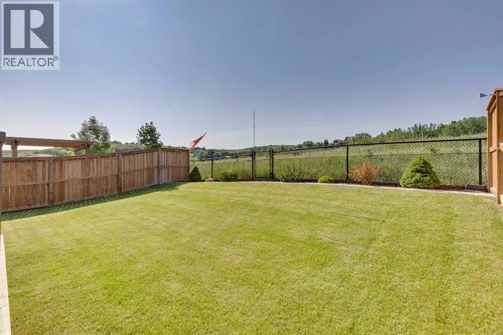 64 Crestbrook View SW