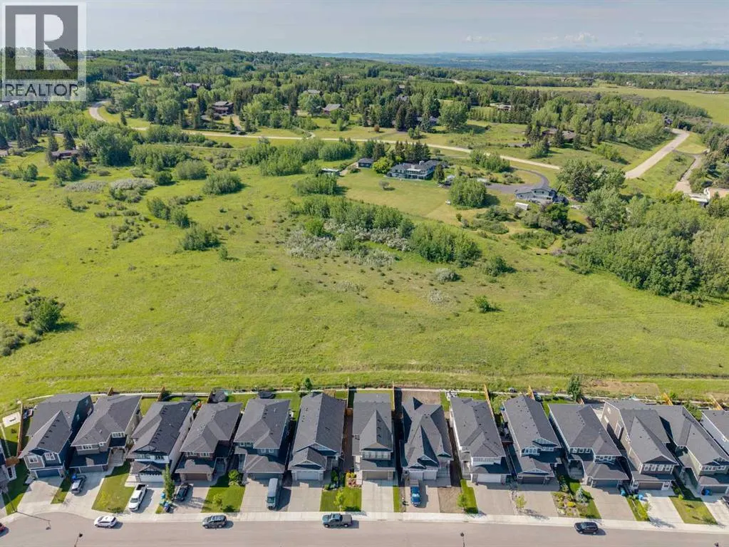 64 Crestbrook View SW