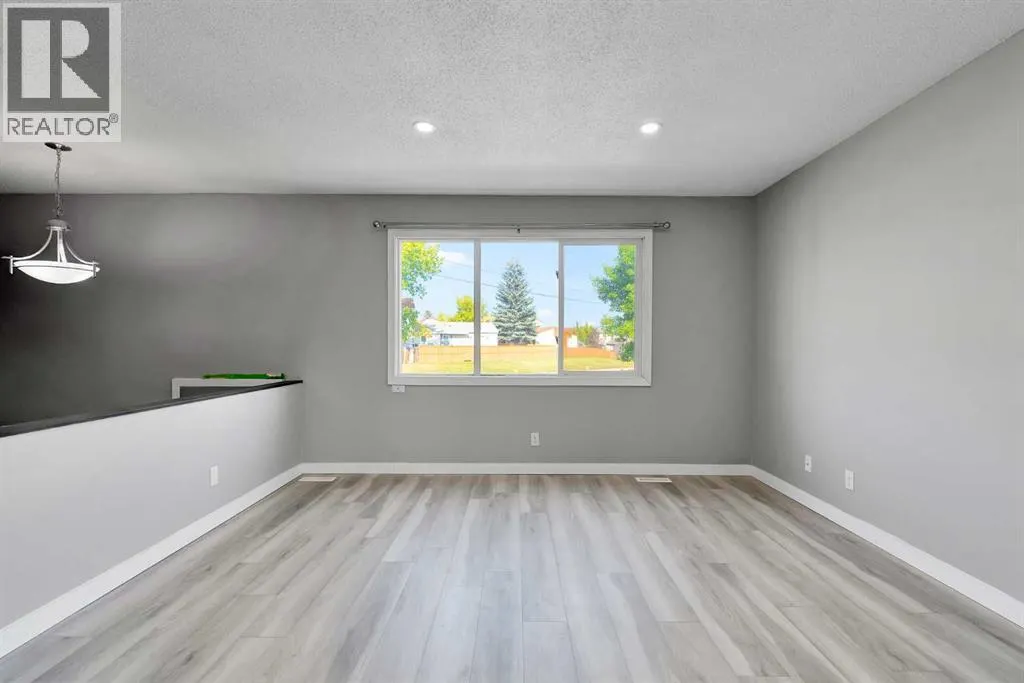 224 Pensville Close SE